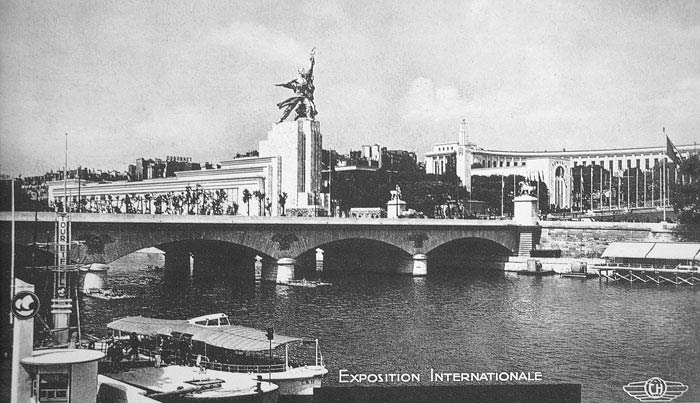 Всемирная выставка в Париже, 1937 г. Вид на советский павильон.