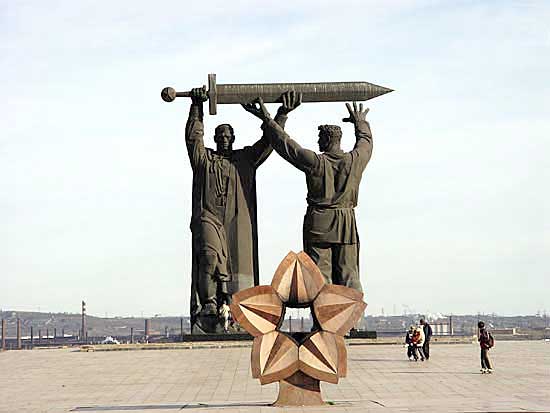 Монумент «Тыл - фронту». Магнитогорск